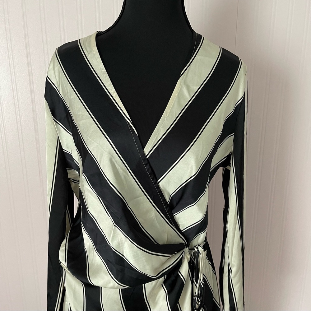 H & M satin NWT bathrobe medium lightweight striped tie waist black cover up‎ - Picture 2 of 8
